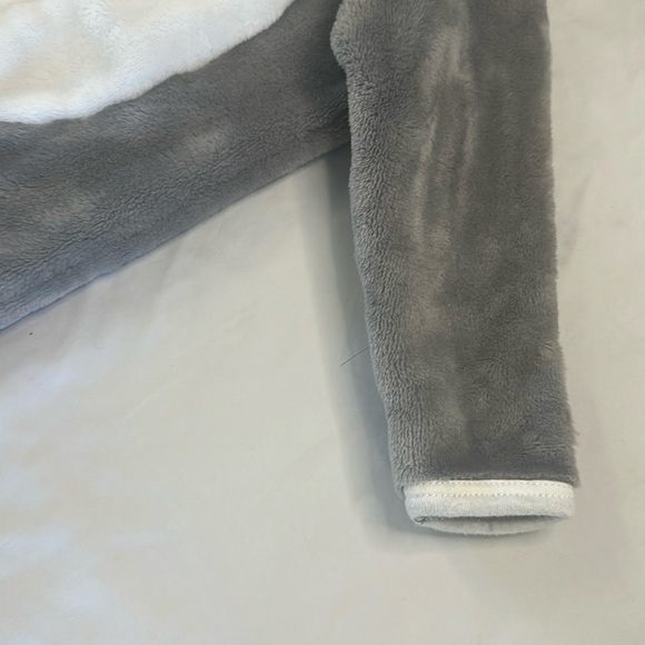 Penelope Baby Mack - grey and white fuzzy One piece bunting bag. Sz 0-3  months - Picture 3 of 8